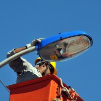 Valter Yasunaka propõe substituição das lâmpadas queimadas no Portal do Parque