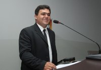 Vereador alerta necessidade de restauração de canaletas e recapeamento asfáltico 