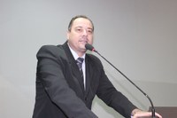 Vereador Marião pede reparos e recapeamento asfáltico na Rua Francisco Reinaldth