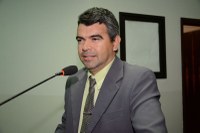 Vereador Quemuel pleiteia lixeiras e serviço de infraestrutura