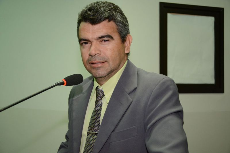 Vereador Quemuel solicita redutor de velocidade na Rua Imaculada Conceição