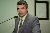 Vereador Quemuel solicita redutor de velocidade na Rua Imaculada Conceição