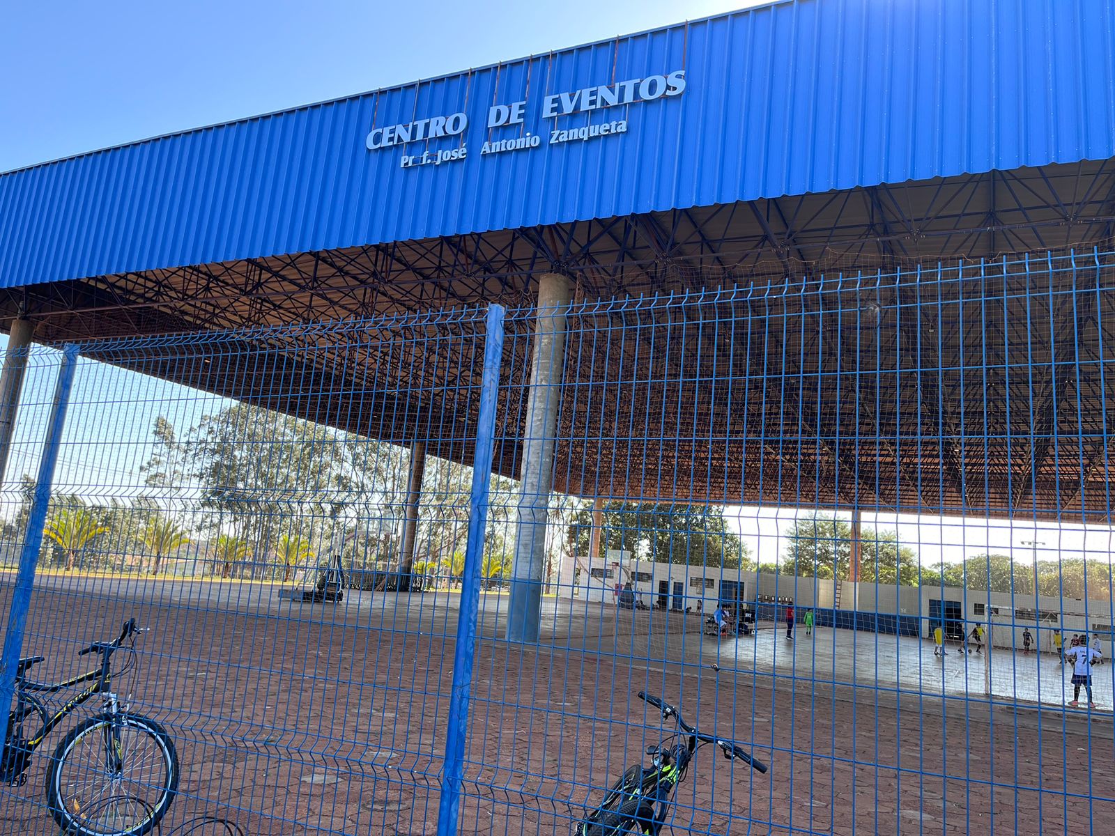 Vereador reivindica a construção de arquibancada coberta no Centro de Eventos