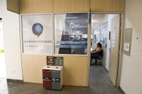 Vereador solicita aquisição de computadores e veículo para otimizar atendimento da Sala do Empreendedor
