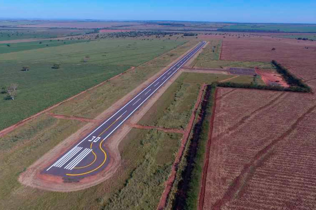 Vereador solicita melhorias em estrada vicinal e telefonia no aeroporto municipal