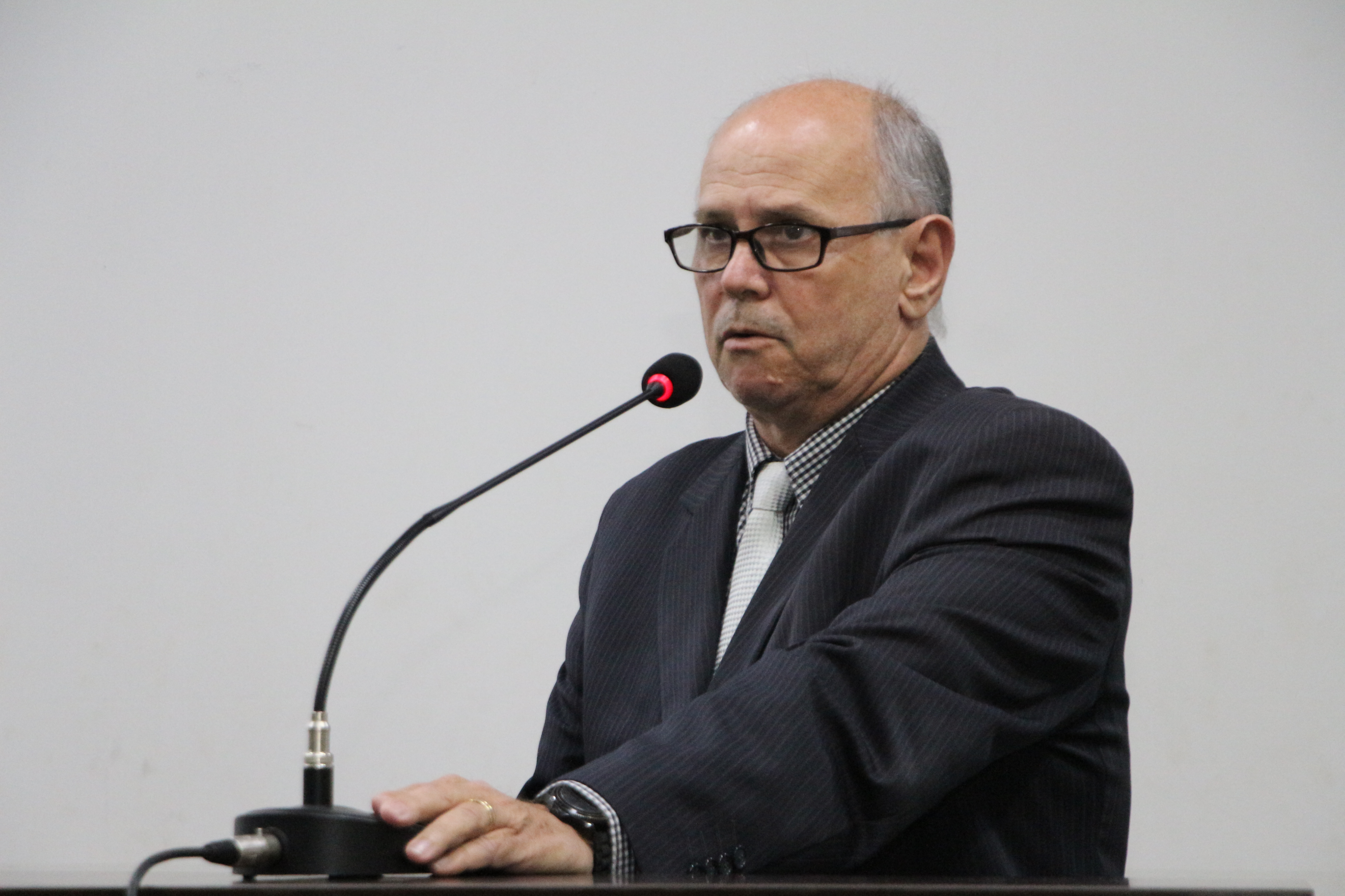 Vereador solicita mutirão de limpeza de vias públicas e demais bairros