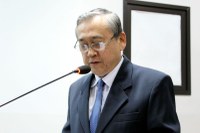 Vereador Valter cobra melhorias na infraestrutura de praça