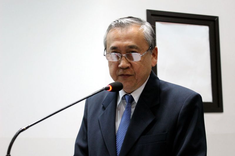 Vereador Valter pede recapeamento de ruas e arborização de canteiro