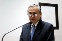 Vereador Valter pede recapeamento de ruas e arborização de canteiro