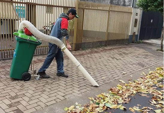 Vereadora apresenta alternativas para a modernização da limpeza urbana 