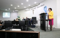 Vereadora propõe mais transparência nos conselhos municipais e retorno do transporte para o Centro da Juventude 