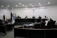 Vereadores aprovam lei para priorizar vacinação de educadores e pessoas com deficiência permanente