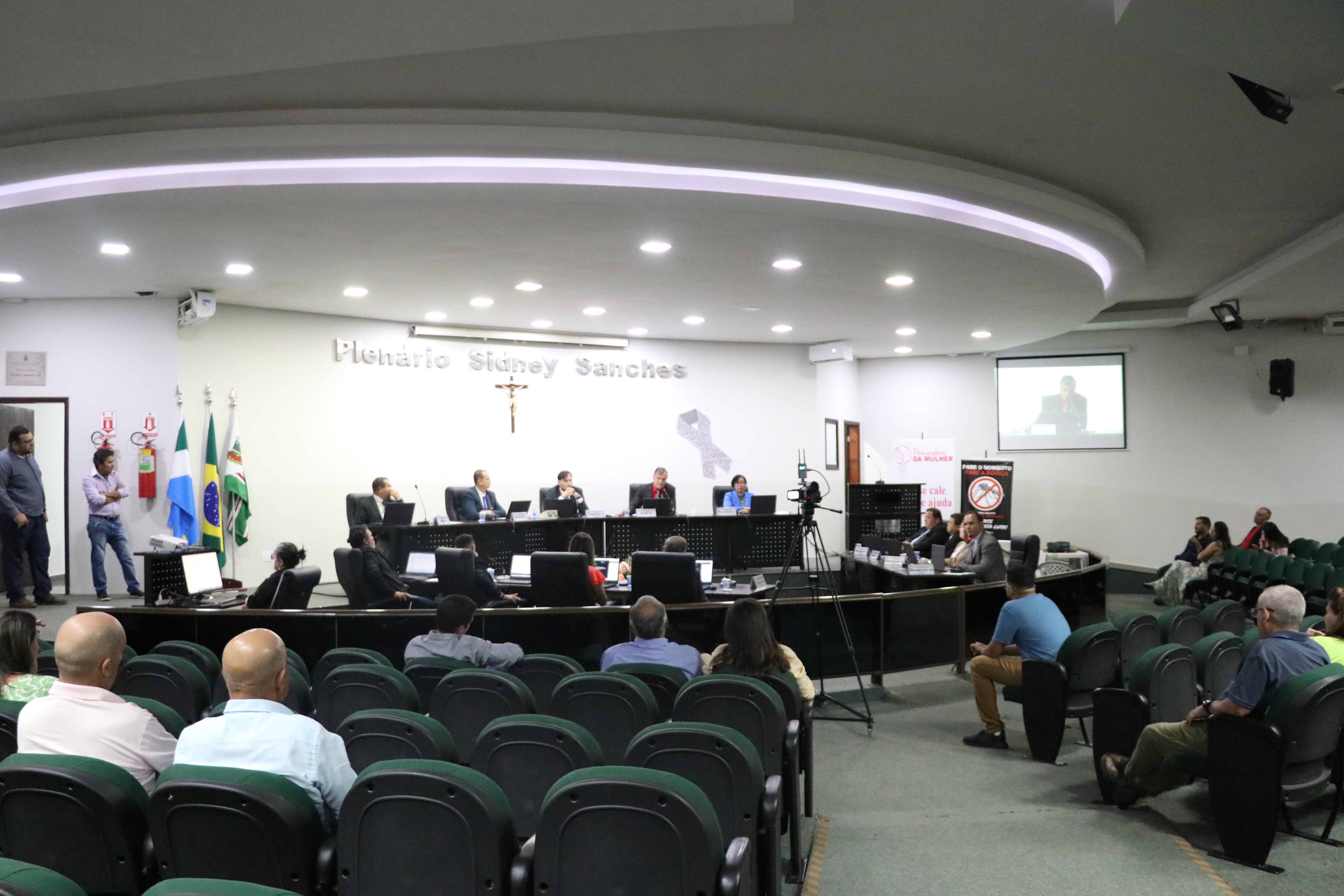Vereadores aprovam projeto que autoriza permuta de servidores do magistério 