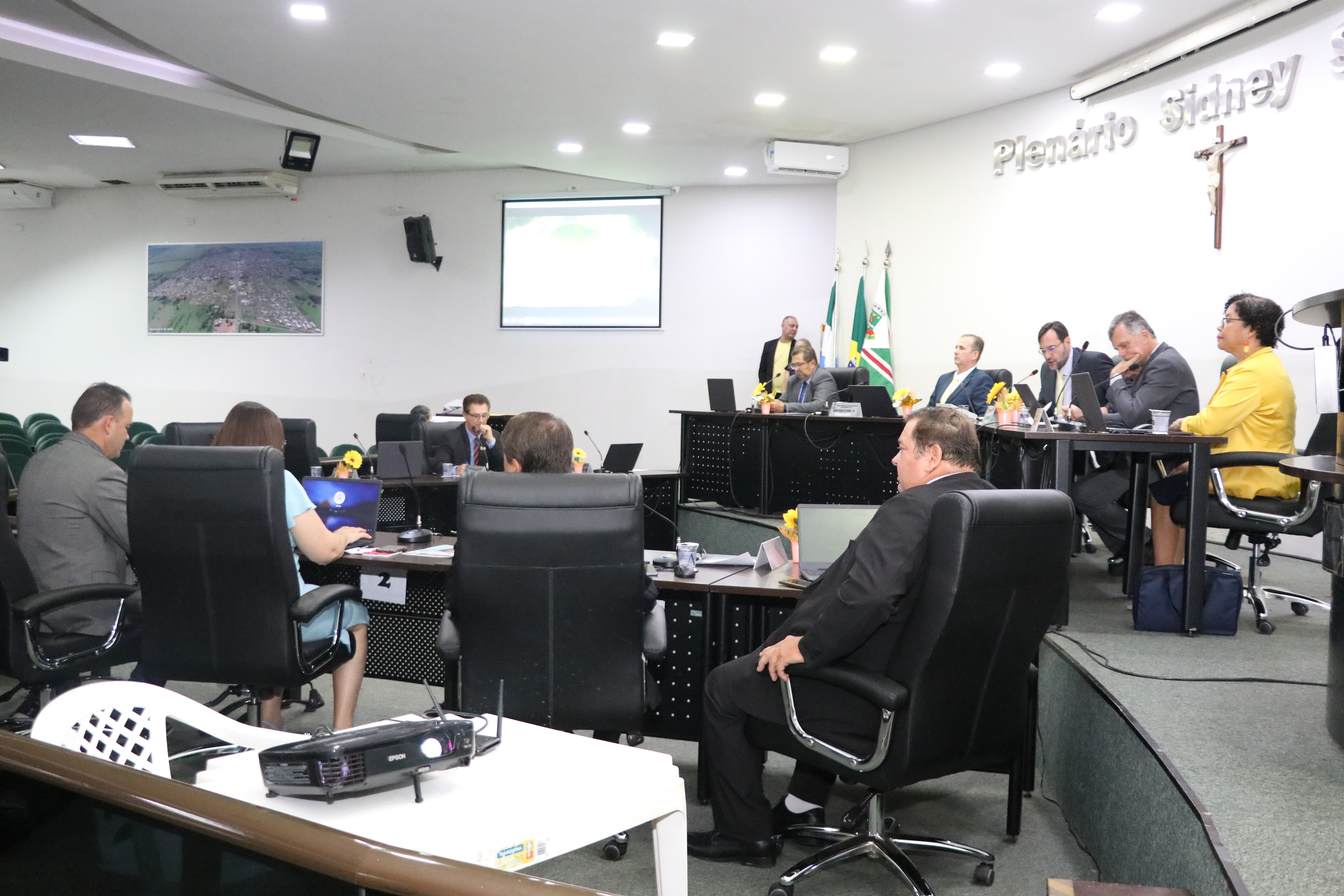 Vereadores cobram melhorias às secretarias de Infraestrutura e Serviços Públicos