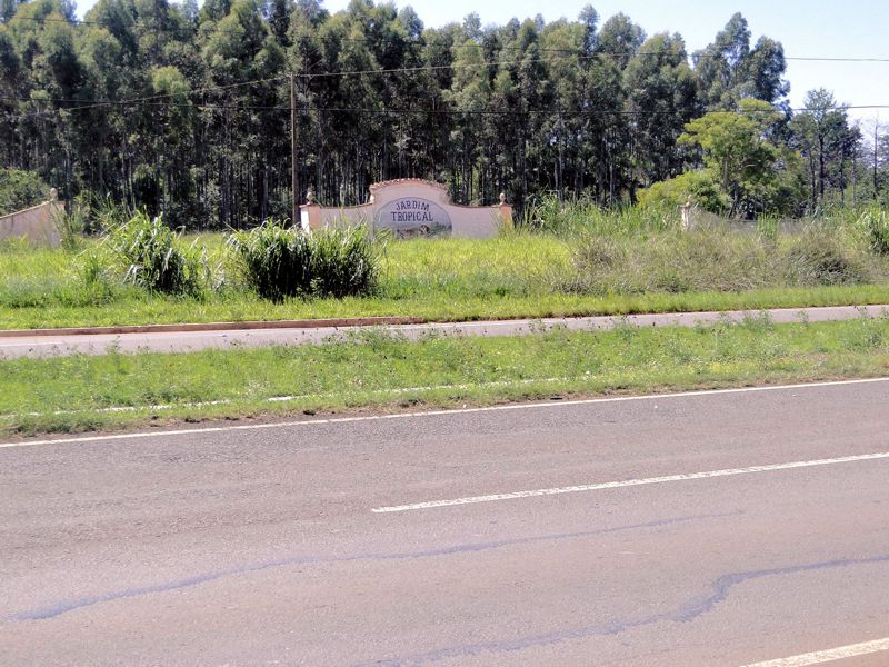 Vereadores cobram retorno em frente ao Jardim Tropical