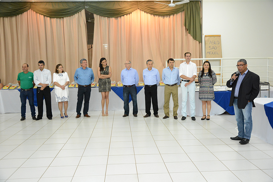 Vereadores comemoram Dia dos Pais com idosos do Conviver