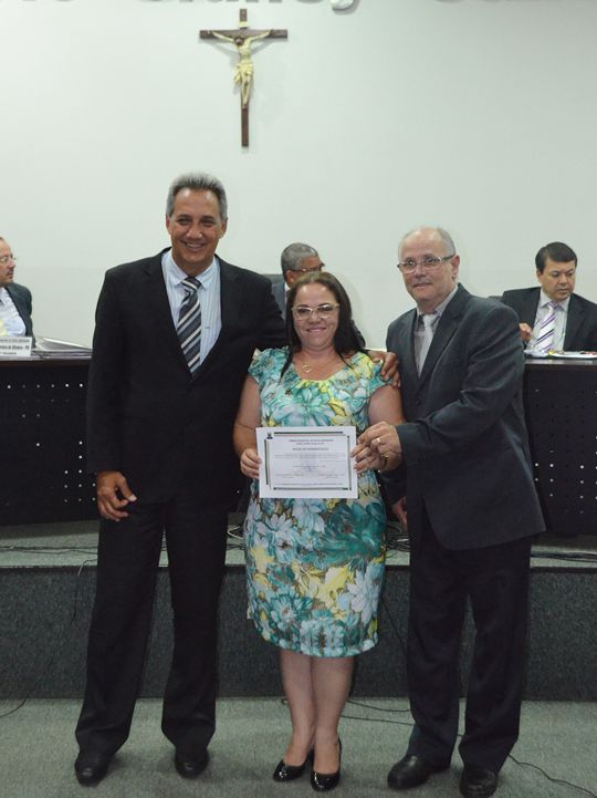 Vereadores Nenão e Robertinho homenageiam a pastora Neide pelos serviços prestados a Nova Andradina 