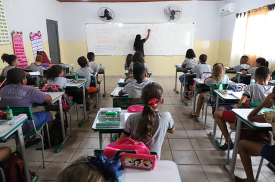 Vereadores oficializam indicações para estruturar escolas municipais
