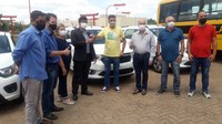Vereadores participam de solenidade de entrega de veículos 