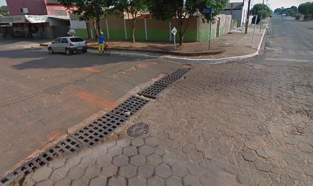 Vereadores pedem manutenção de bocas de lobo e melhorias na sinalização viária