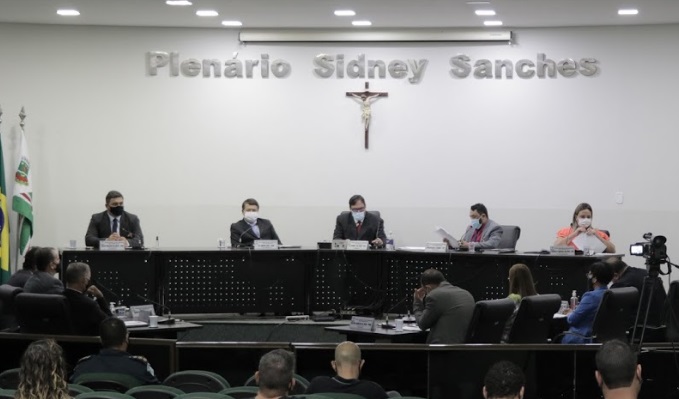 Vereadores pedem revisão de contratos de quiosques da Praça Brasil