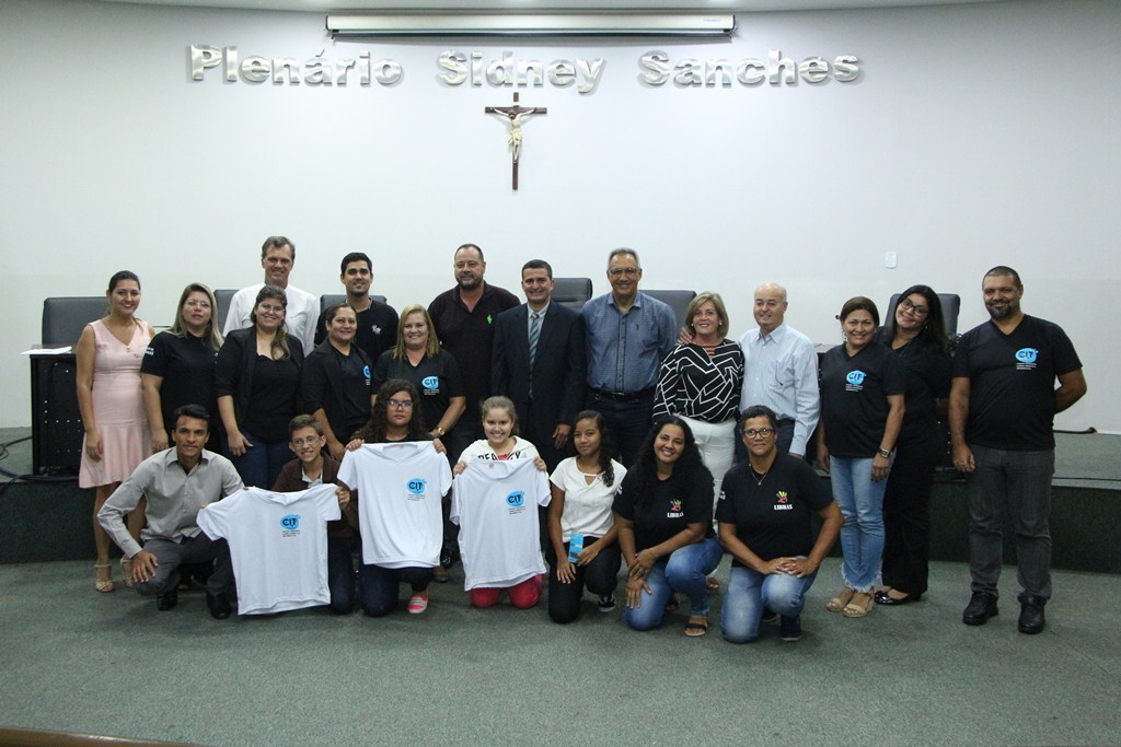 Vereadores prestigiam lançamento de Centro de Idiomas e Tecnologias 