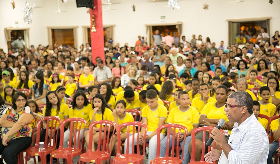 Vereadores prestigiam premiação de alunos destaques do ano de 2015