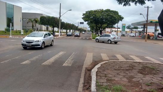 Vereadores questionam instalação de semáforo próximo ao Paço Municipal