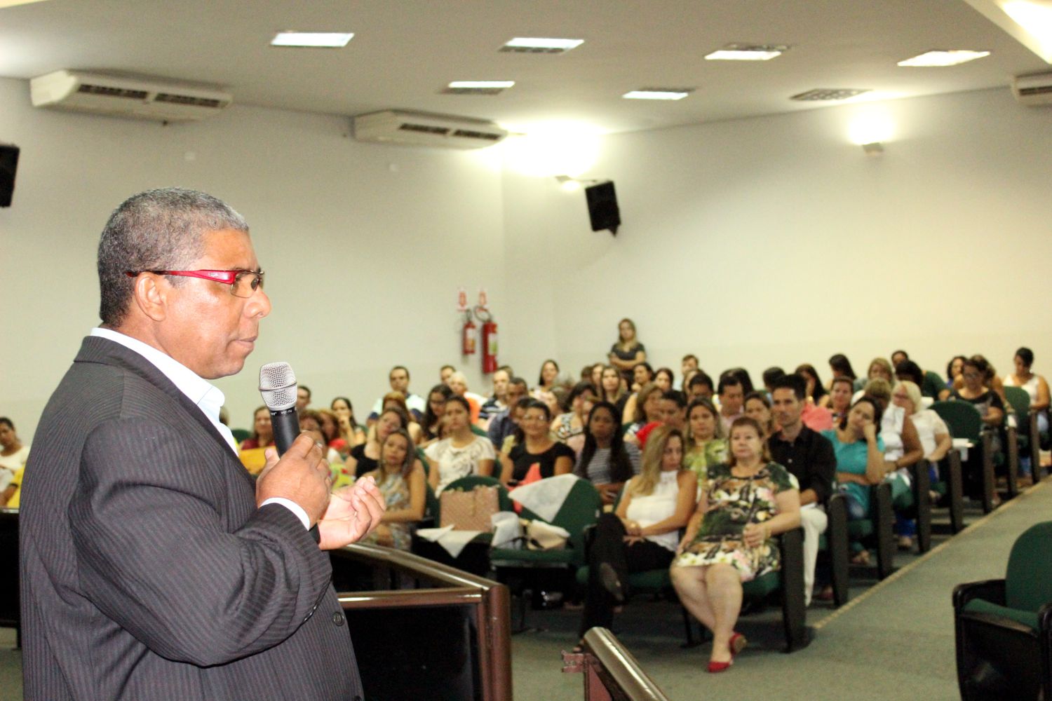 Cido Pantanal saúda profissionais da educação em abertura do ano letivo 