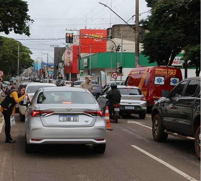 Vereadores solicitam estudos para adaptação de semáforo no cruzamento da Avenida Antônio Joaquim de Moura Andrade com a Rua Vearni Castro
