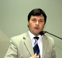 Vicente indica às universidades trote solidário para o combate ao mosquito Aedes Aegypti