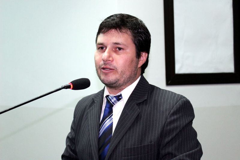 Vicente quer revisão de pavimentação asfáltica