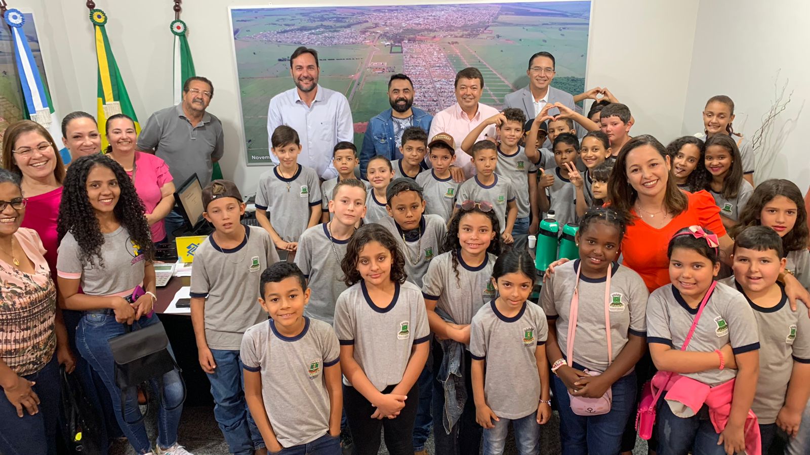 Visita à Câmara reforça projeto pedagógico de escola municipal 